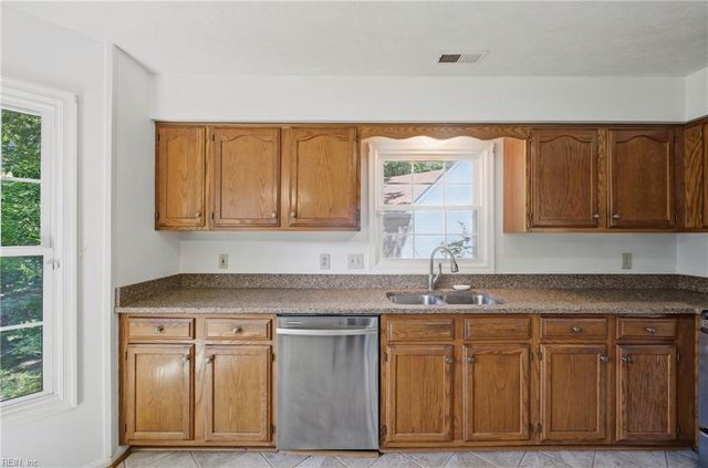 2202 Buckingham GRN, Newport News, VA 23602