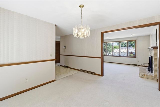 78 Briarwood Ave, Springfield, MA 01118