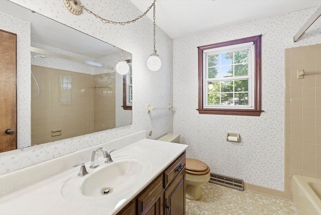 78 Briarwood Ave, Springfield, MA 01118