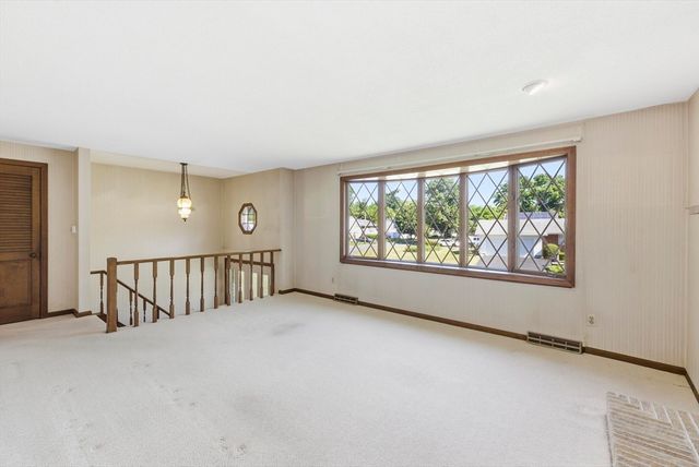78 Briarwood Ave, Springfield, MA 01118