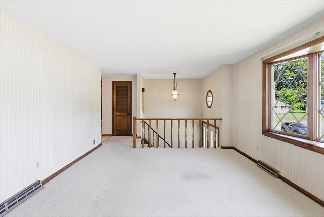 78 Briarwood Ave, Springfield, MA 01118