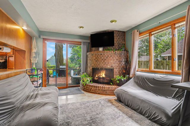 42 E Waterloo Street Nw, Casnovia Twp, MI 49318