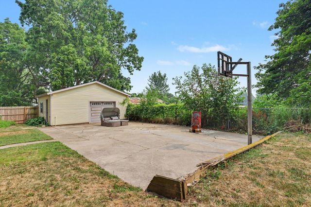 42 E Waterloo Street Nw, Casnovia Twp, MI 49318