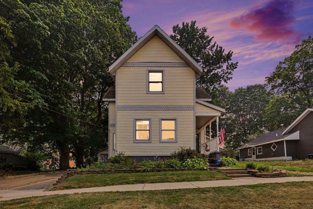 42 E Waterloo Street Nw, Casnovia Twp, MI 49318
