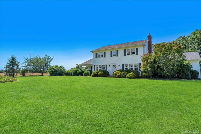 865 Peconic Bay Boulevard, Laurel, NY 11948