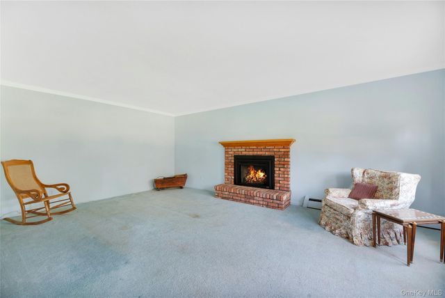 865 Peconic Bay Boulevard, Laurel, NY 11948