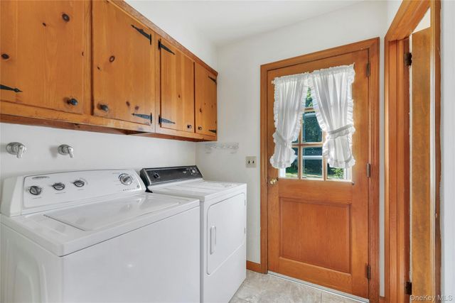 865 Peconic Bay Boulevard, Laurel, NY 11948