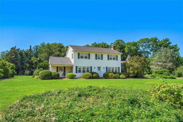 865 Peconic Bay Boulevard, Laurel, NY 11948