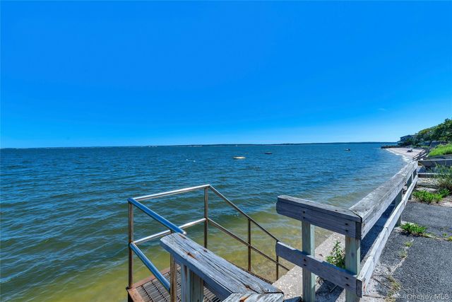 865 Peconic Bay Boulevard, Laurel, NY 11948