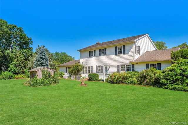 865 Peconic Bay Boulevard, Laurel, NY 11948