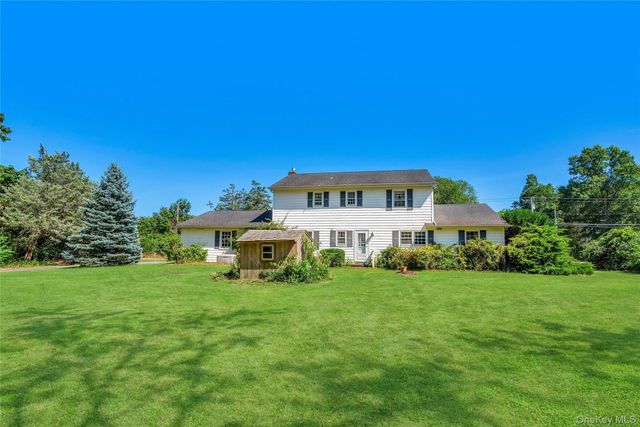 865 Peconic Bay Boulevard, Laurel, NY 11948