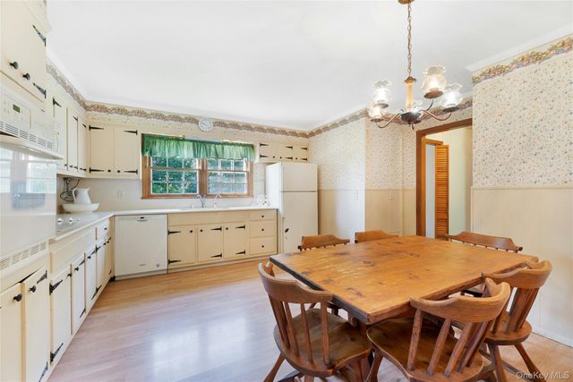 865 Peconic Bay Boulevard, Laurel, NY 11948