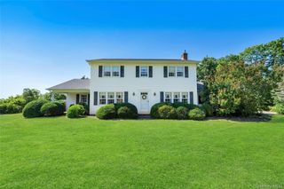 865 Peconic Bay Boulevard, Laurel, NY 11948