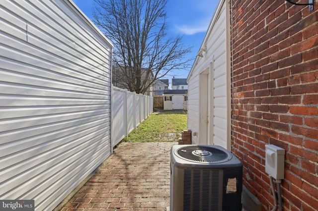 46 S 8TH ST, Columbia, PA 17512