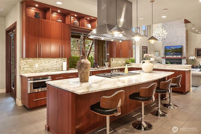 1018 E Lake Sammamish Parkway SE, Sammamish, WA 98075