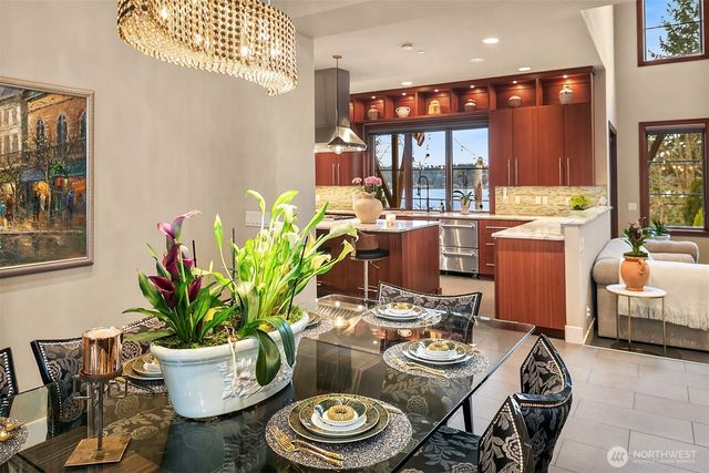 1018 E Lake Sammamish Parkway SE, Sammamish, WA 98075
