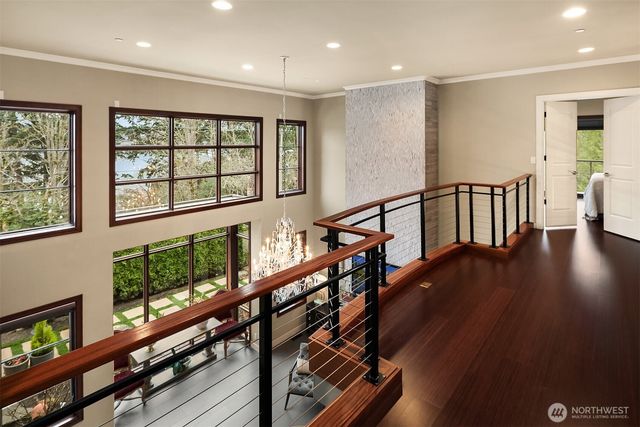 1018 E Lake Sammamish Parkway SE, Sammamish, WA 98075
