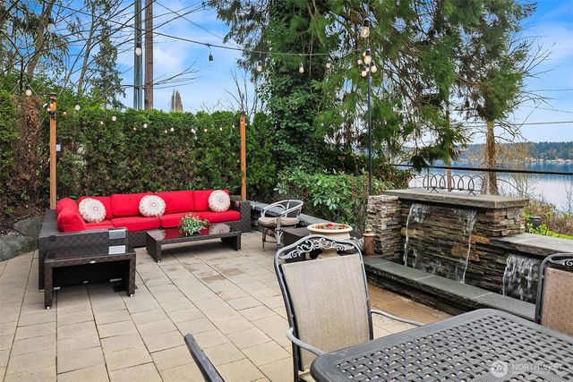1018 E Lake Sammamish Parkway SE, Sammamish, WA 98075