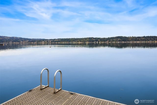 1018 E Lake Sammamish Parkway SE, Sammamish, WA 98075