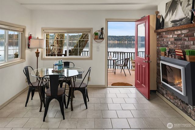 1018 E Lake Sammamish Parkway SE, Sammamish, WA 98075