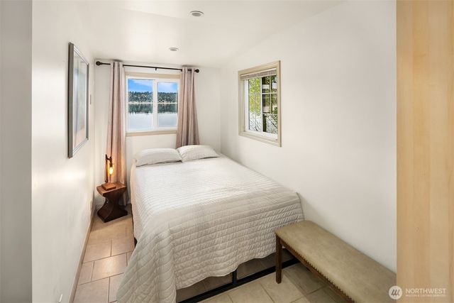 1018 E Lake Sammamish Parkway SE, Sammamish, WA 98075