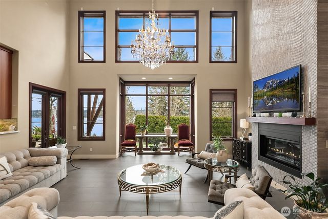 1018 E Lake Sammamish Parkway SE, Sammamish, WA 98075