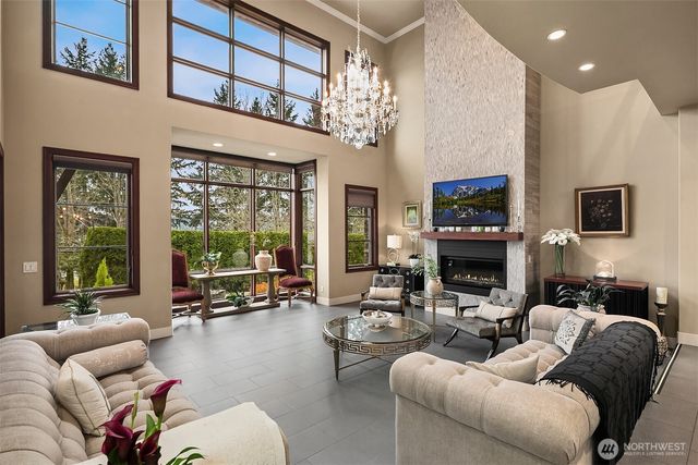 1018 E Lake Sammamish Parkway SE, Sammamish, WA 98075