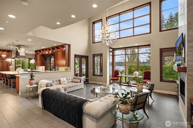 1018 E Lake Sammamish Parkway SE, Sammamish, WA 98075