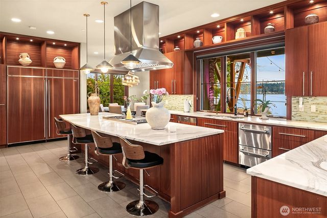 1018 E Lake Sammamish Parkway SE, Sammamish, WA 98075
