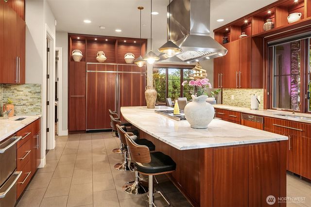 1018 E Lake Sammamish Parkway SE, Sammamish, WA 98075