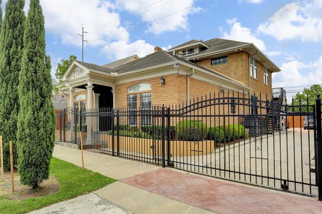 2709 Blodgett Street, Houston, TX 77004