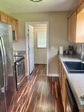28 Hawthorne Dr, Manchester, TN 37355