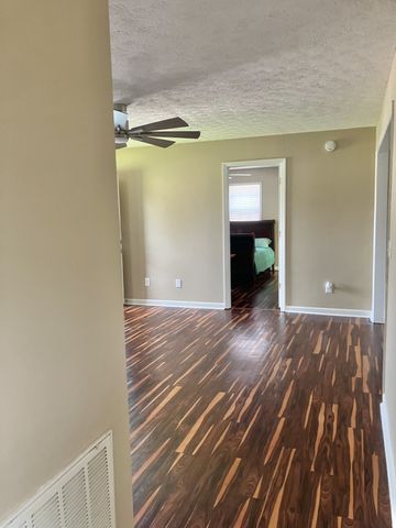 28 Hawthorne Dr, Manchester, TN 37355