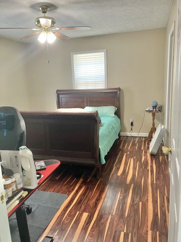 28 Hawthorne Dr, Manchester, TN 37355