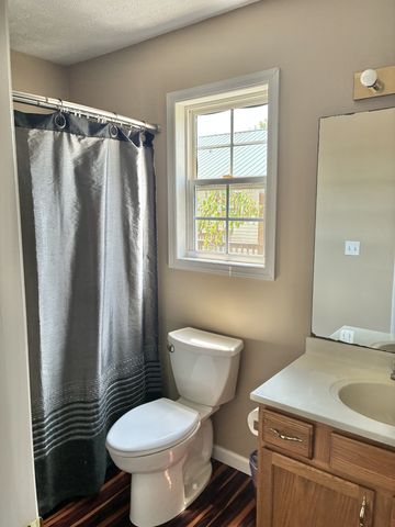 28 Hawthorne Dr, Manchester, TN 37355