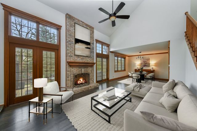 2009 MacKenzie Place 2009, Wheaton, IL 60187
