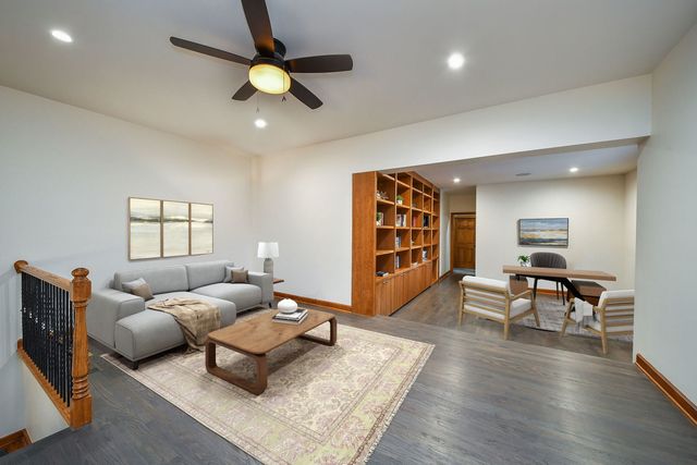 2009 MacKenzie Place 2009, Wheaton, IL 60187