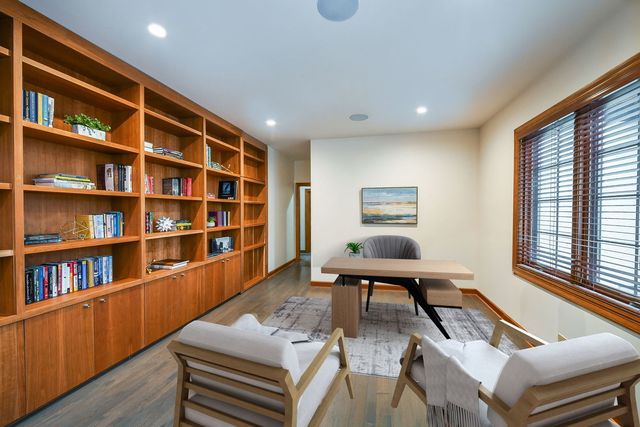 2009 MacKenzie Place 2009, Wheaton, IL 60187