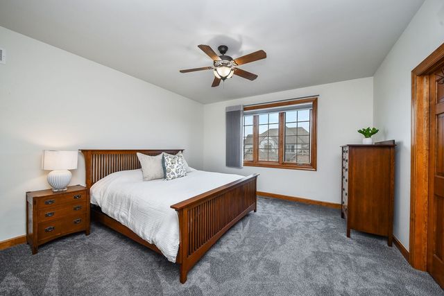 2009 MacKenzie Place 2009, Wheaton, IL 60187