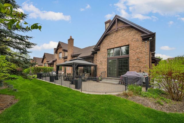 2009 MacKenzie Place 2009, Wheaton, IL 60187