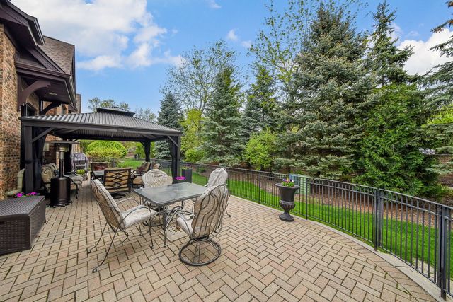 2009 MacKenzie Place 2009, Wheaton, IL 60187