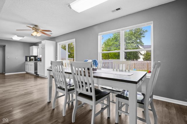 2400 Lakecrest Drive, Columbus, IN 47201