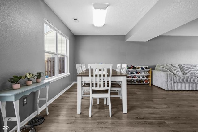 2400 Lakecrest Drive, Columbus, IN 47201