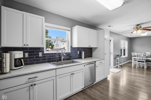 2400 Lakecrest Drive, Columbus, IN 47201