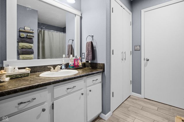 2400 Lakecrest Drive, Columbus, IN 47201