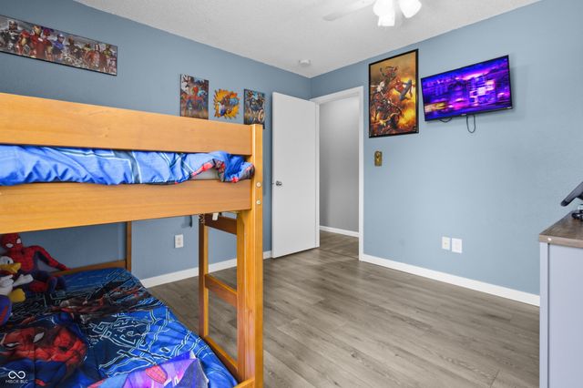 2400 Lakecrest Drive, Columbus, IN 47201