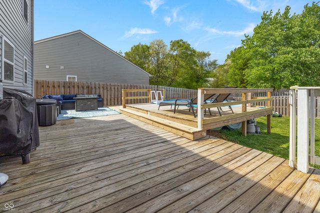 2400 Lakecrest Drive, Columbus, IN 47201