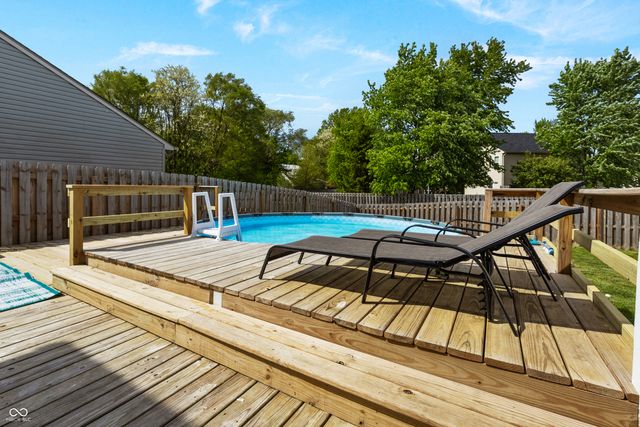 2400 Lakecrest Drive, Columbus, IN 47201
