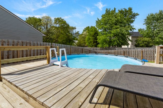 2400 Lakecrest Drive, Columbus, IN 47201