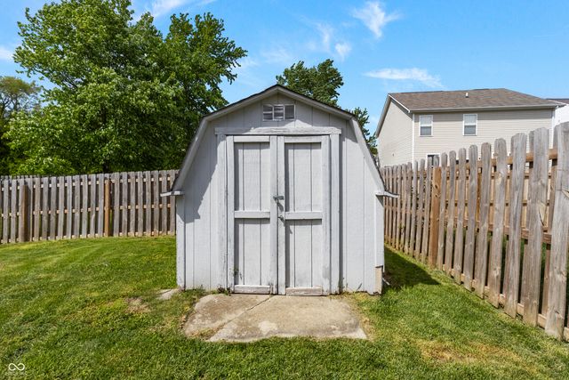 2400 Lakecrest Drive, Columbus, IN 47201
